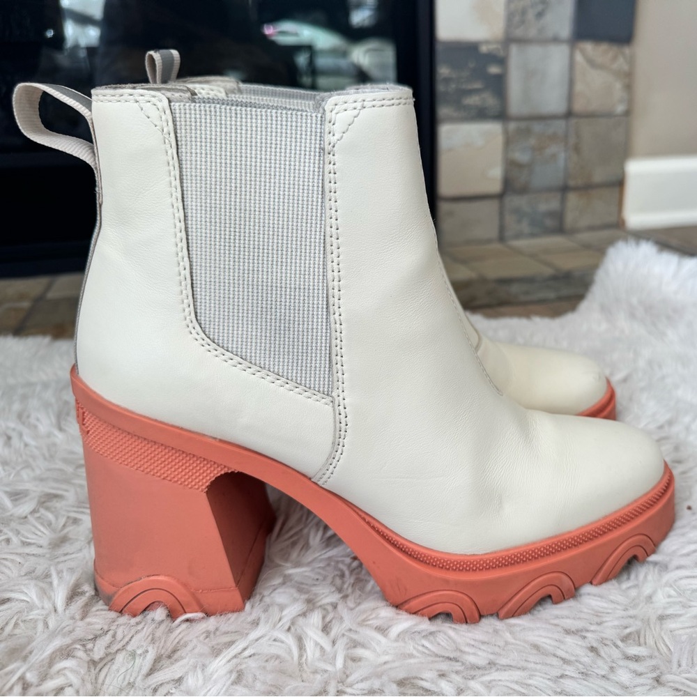 Sorel Brex waterproof block heel platform chelsea Boots cream/peach